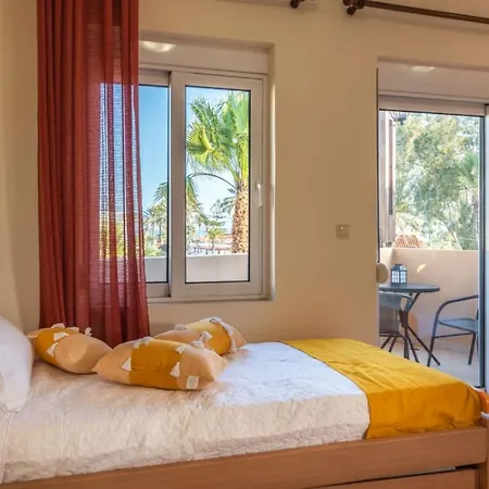 Palm View Villa *